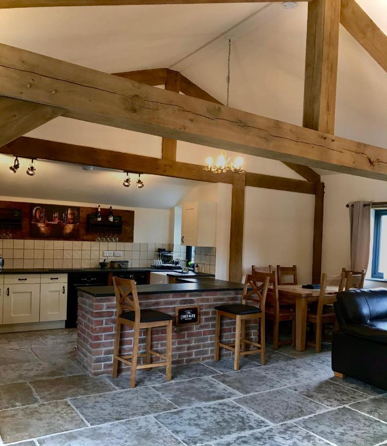 Trelaske Mill Cider Barn-With Hot Tub, Fire Pit Bbq Lewannick Exterior photo